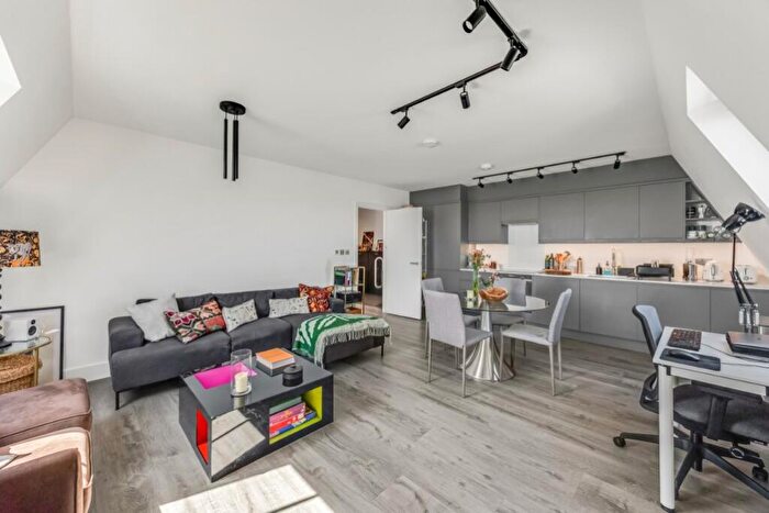 1 Bedroom Apartment To Rent In Mill Lane, West Hampstead, NW6