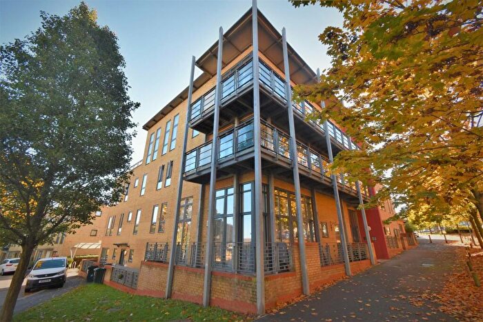 1 Bedroom Apartment To Rent In Park Lane, Greenhithe, DA9