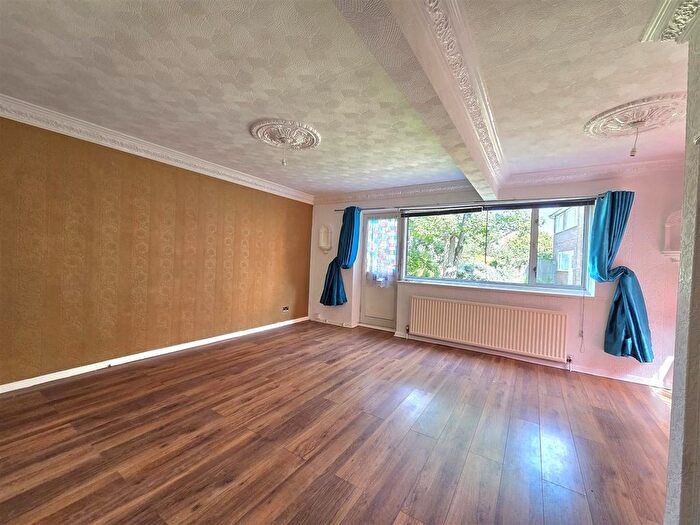 3 Bedroom End Of Terrace House For Sale In Kelstern Close, Mansfield, Nottinghamshire, NG18