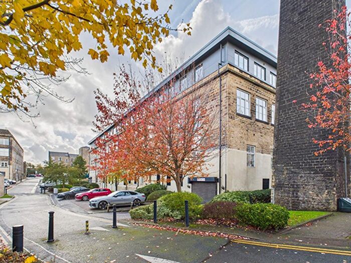2 Bedroom Flat For Sale In Towpath Court, Britannia Wharf, Bingley, BD16