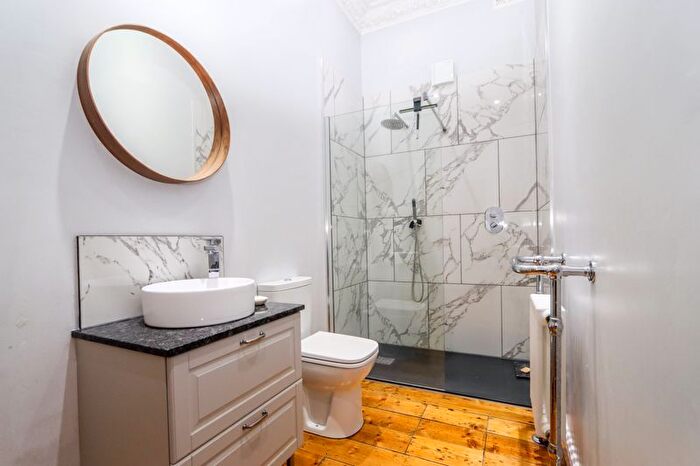 2 Bedroom Flat For Sale In Queens Road, Clevedon, BS21
