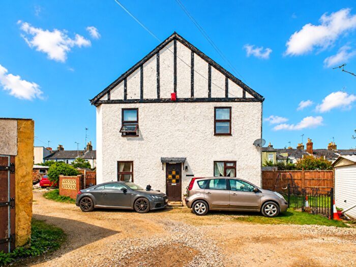 3 Bedroom Semi-Detached House For Sale In Hewlett Road, Cheltenham, GL52