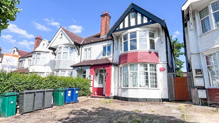 1 Bedroom Flat To Rent In Woodstock Avenue, Golders Green, London, NW11