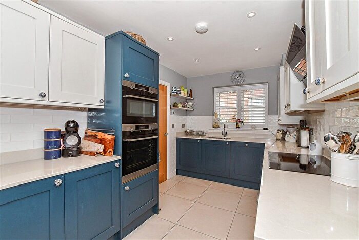 4 Bedroom Detached House For Sale In Bletchingley Farm Court, Staplehurst, Tonbridge, Kent, TN12