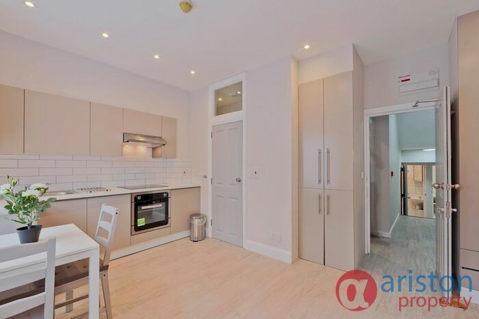 1 Bedroom Studio To Rent In Hazellville Road, London, N19