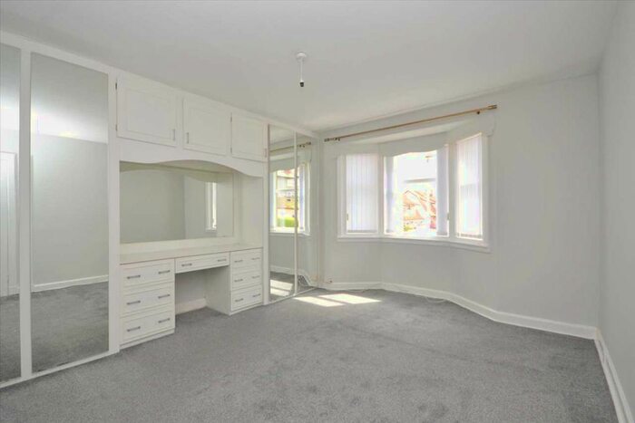 3 Bedroom Semi-Detached House For Sale In York Drive, Burnside, Glasgow, G73