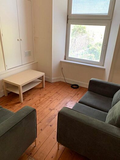 3 Bedroom Flat To Rent In Murieston Crescent, Edinburgh, EH11