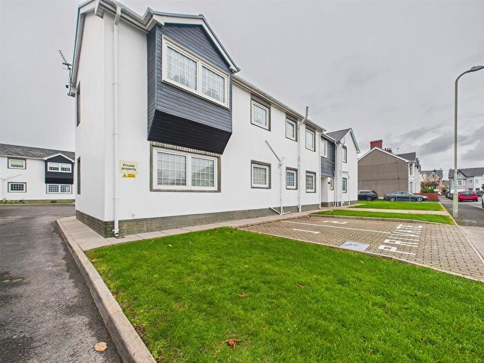 2 Bedroom Flat For Sale In Porthcawl, CF36