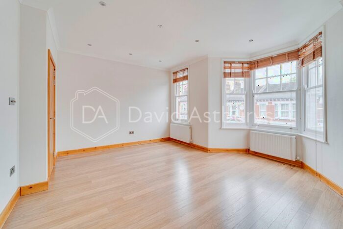 2 Bedroom Flat To Rent In Raleigh Road, Harringay, London, N8