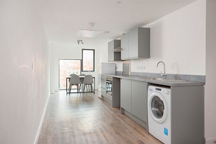 3 Bedroom Flat To Rent In Qube, West Street, S1