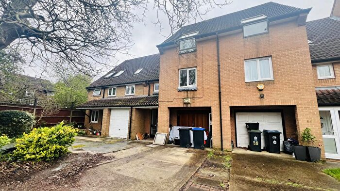 4 Bedroom Terraced House To Rent In Coulson Way, Burnham, Slough, SL1