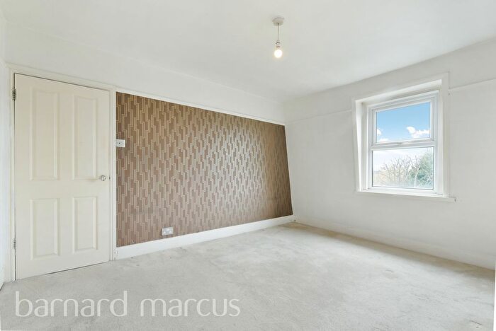3 Bedroom Flat To Rent In Kempshott Road, London, SW16