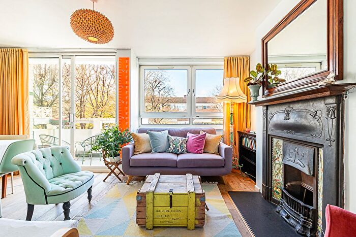 3 Bedroom Flat To Rent In Pownall Road, London, E8