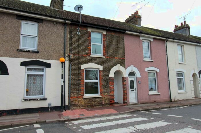 2 Bedroom Terraced House To Rent In Wainscott Road, Rochester, Kent, ME2