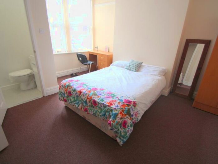 4 Bedroom Terraced House To Rent In Headingley Mount, Headingley, Leeds, LS6