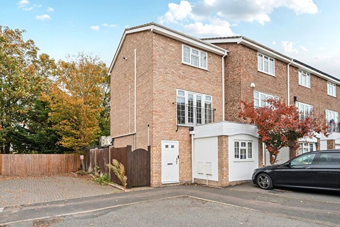 3 Bedroom End Terrace House For Sale In Ullswater Close, Bromley, BR1