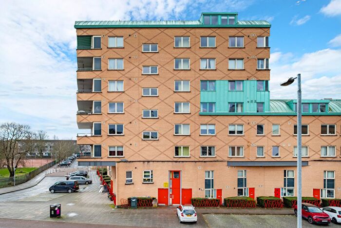 2 Bedroom Flat For Sale In Old Rutherglen Road, Oatlands, Glasgow, G5