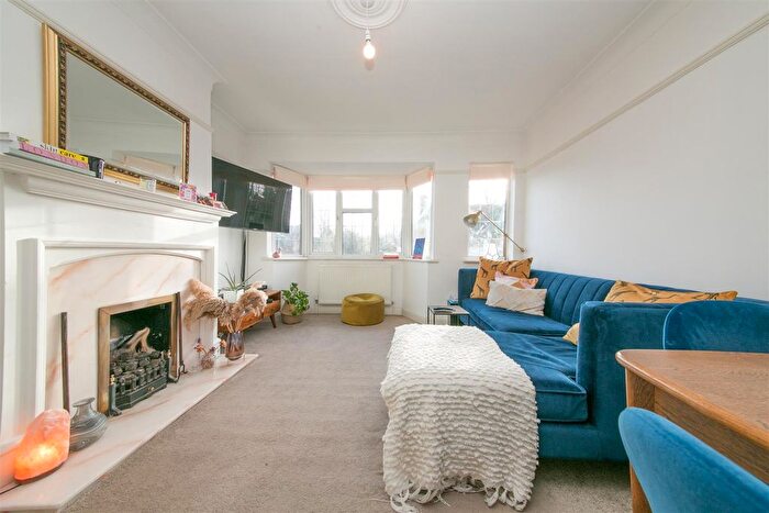 2 Bedroom Flat To Rent In Kingston Road, Wimbledon, London, SW19