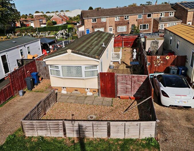 2 Bedroom Park Home For Sale In Willow Park, Eynesbury, St Neots, PE19
