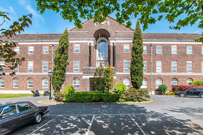 2 Bedroom Flat To Rent In Brook Road, Gladstone Park, London, NW2