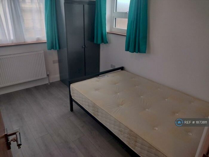2 Bedroom Flat To Rent In London, London, NW2