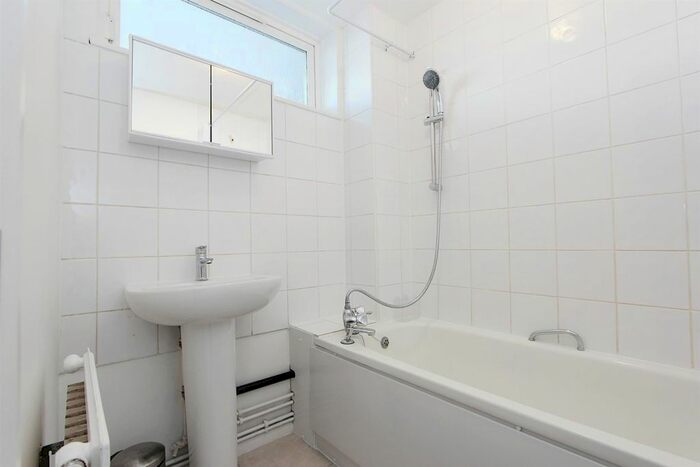 2 Bedroom Flat To Rent In Clement Close, Willesden Green, NW6