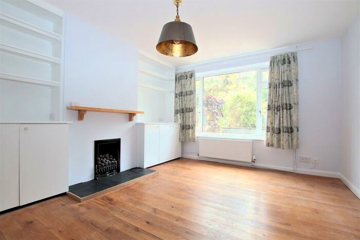 4 Bedroom Semi-Detached House To Rent In Penn Hill Road, Bath, BA1