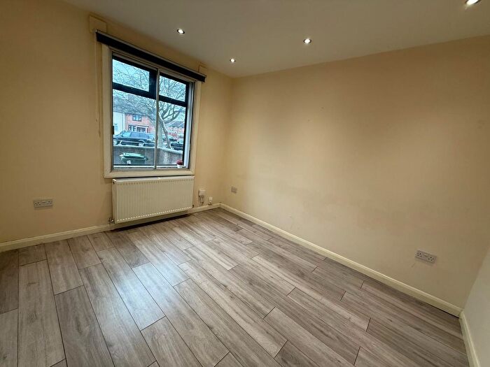 5 Bedroom Semi-Detached House To Rent In Wood Lane, Dagenham, RM8