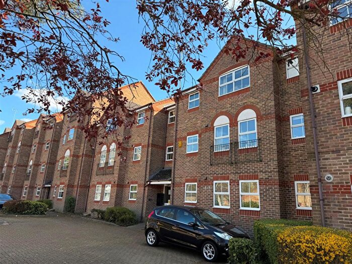 2 Bedroom Flat For Sale In Salters Close, Rickmansworth, WD3