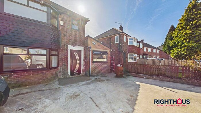 4 Bedroom Semi Detached House To Rent In Mayo Drive, Bradford, BD5