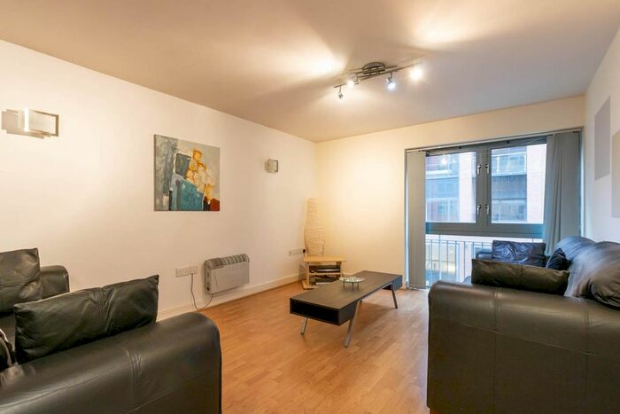 1 Bedroom Flat To Rent In Islington Gates, Fleet Street, B3