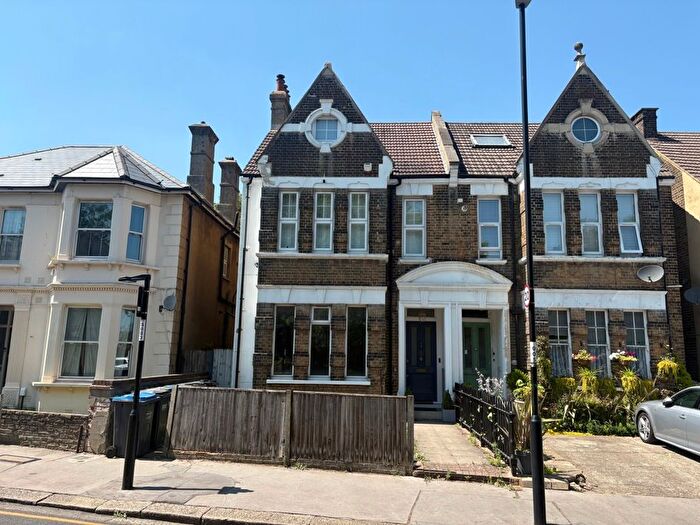 2 Bedroom Flat To Rent In Moreton Road, South Croydon, CR2