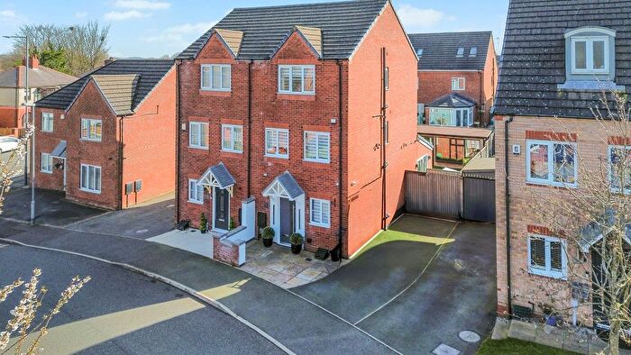 4 Bedroom Town House For Sale In Newlove Avenue, St. Helens, WA10