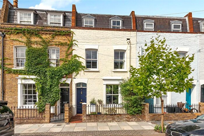 3 Bedroom Terraced House For Sale In Poyntz Road, London, SW11