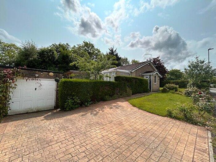 2 Bedroom Bungalow For Sale In Chat Hill Road, Thornton, Bradford, BD13