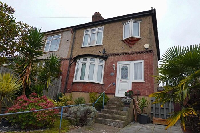 3 Bedroom Semi Detached House For Sale In Heron Hill, Belvedere, Kent, DA17