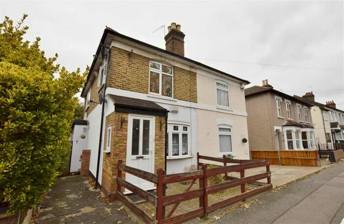 1 Bedroom Flat To Rent In Hainault Road, Collier Row, Romford, Essex RM5
