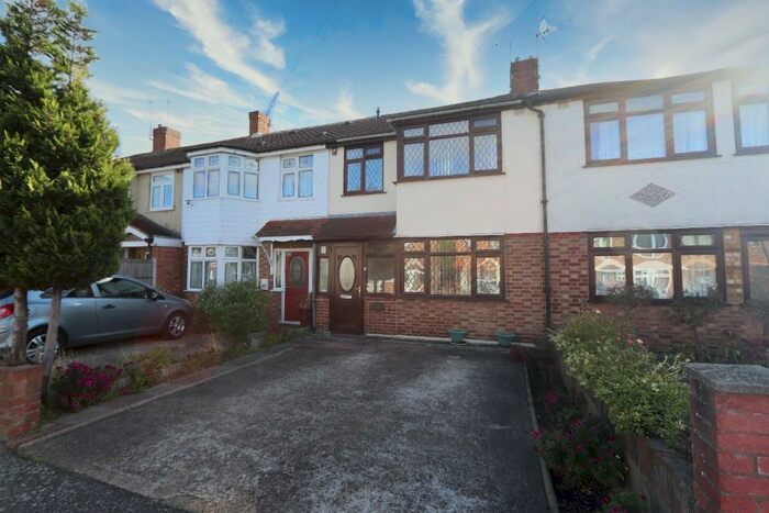 3 Bedroom Terraced House To Rent In Guysfield Drive, Rainham, Essex, RM13