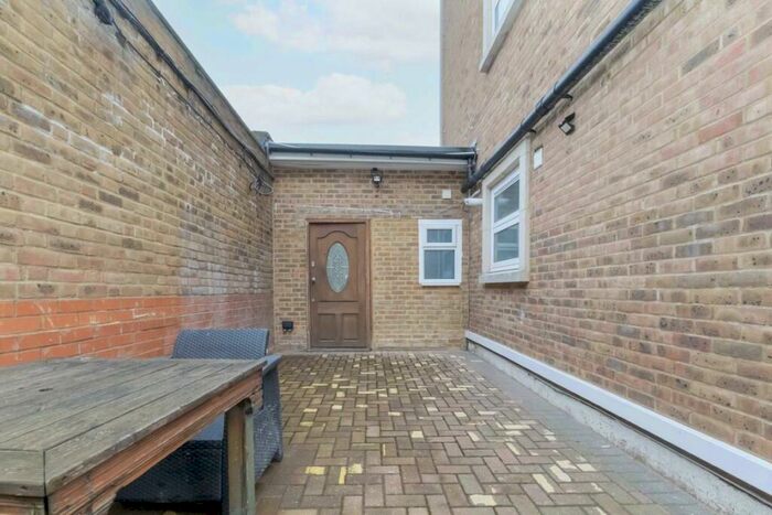 Studio To Rent In High Street, Crouch End, N8