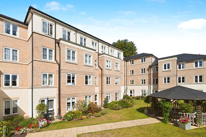 2 Bedroom Flat For Sale In New London Road, Chelmsford, Essex, CM2