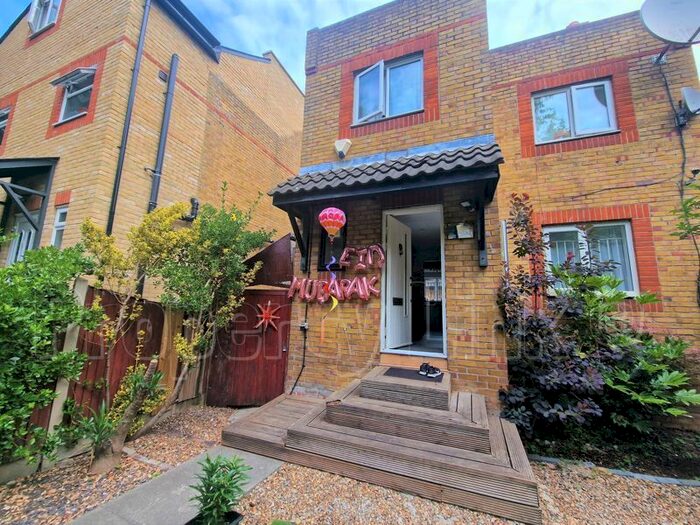 3 Bedroom Property To Rent In Tollgate Road, London, E6