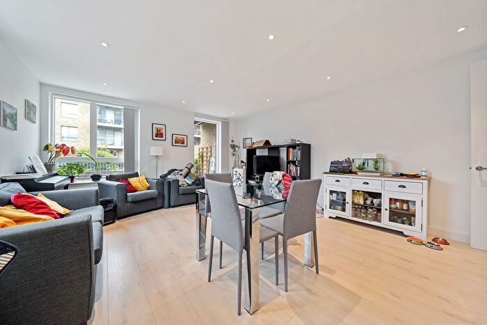 2 Bedroom Flat To Rent In High Street, Hamlet Court High Street, N8