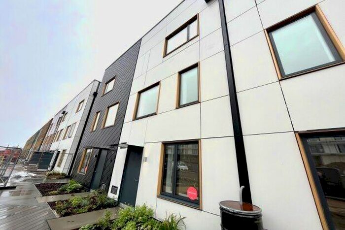 4 Bedroom Flat To Rent In Solar Avenue, Leeds, LS9