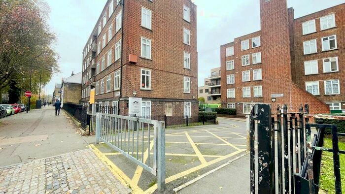 3 Bedroom Flat To Rent In Shacklewell House, Stoke Newington, E8