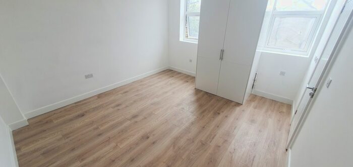 Studio To Rent In High Rd, Leyton, E15
