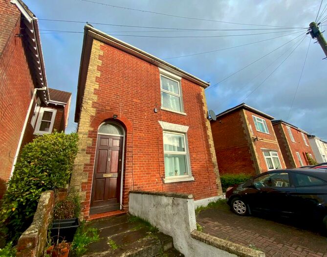 4 Bedroom House To Rent In Avenue Road, SO14