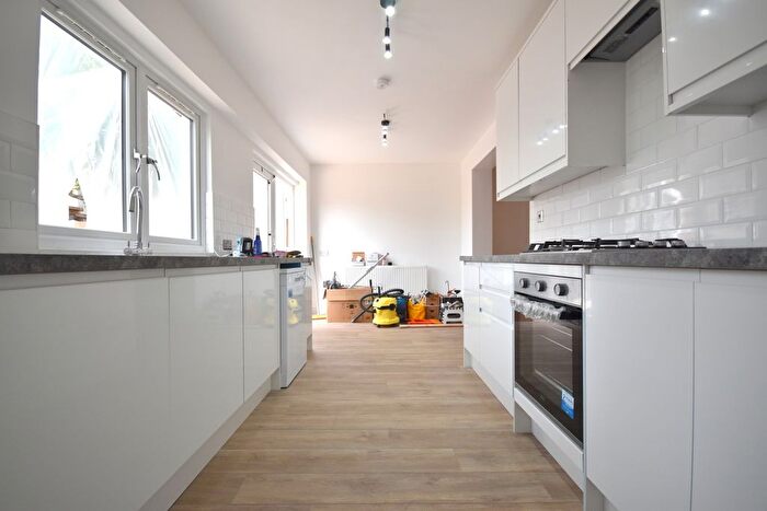 4 Bedroom Semi-Detached House To Rent In Hill Road, Mitcham, CR4