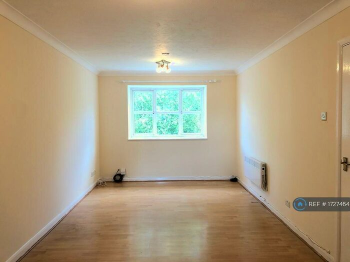 2 Bedroom Flat To Rent In The Ridings, Luton, LU3