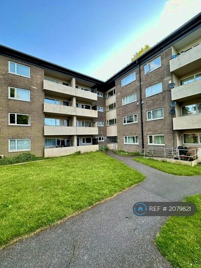 2 Bedroom Flat To Rent In St. James Drive, Horsforth, Leeds, LS18