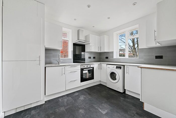 2 Bedroom Maisonette For Sale In Uxbridge Road, Hatch End, HA5